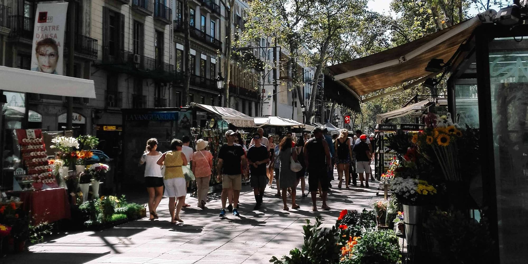 DAY 1: ARRIVAL IN BARCELONA – URBAN DISCOVERY AND BEACH