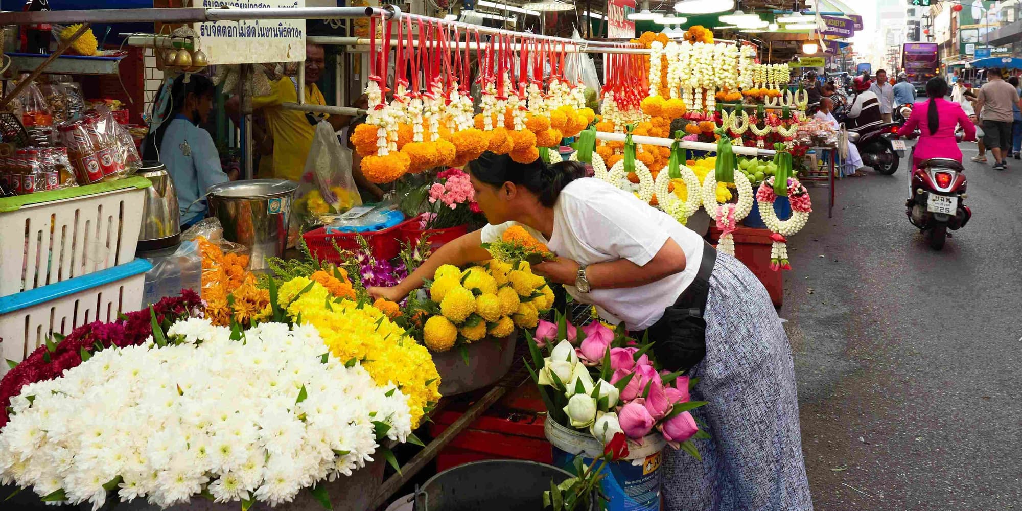 DIA 1: CHEGADA A BANGUECOQUE – EXPLORAÇÃO E VIDA NOTURNA