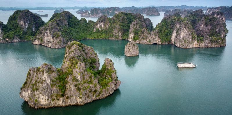 BAIA DI HALONG / HANOI / ITALIA
