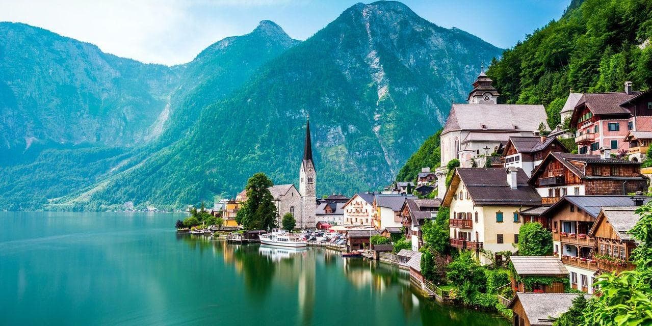 DAY 10 VIENNA – HALLSTATT – SALZBURG – MUNICH (BUS 465 KM)