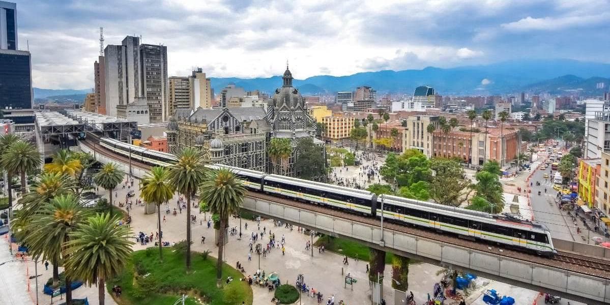 Dia 3: Medellín - Dia livre e visita à discoteca “El Callejón del Gato”.