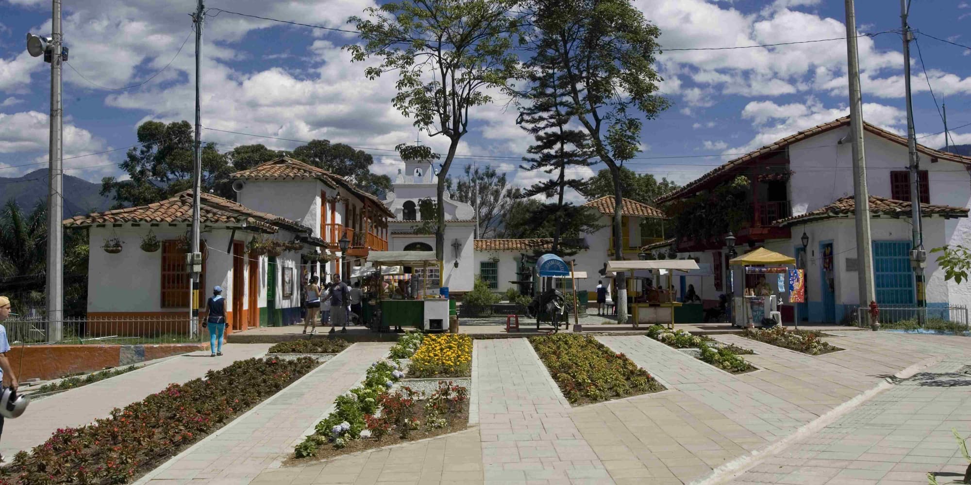 Dia 2: Medellín - City Tour com a Comuna 13 e jantar no “Provenza”.