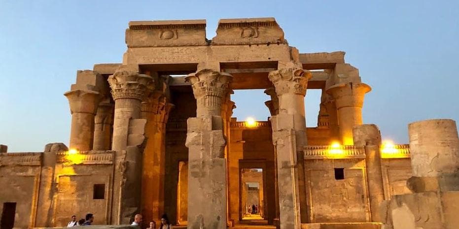 5º Día Edfu / Kom Ombo / Aswan (Desayuno / Almuerzo / Cena) 04/08/2027.