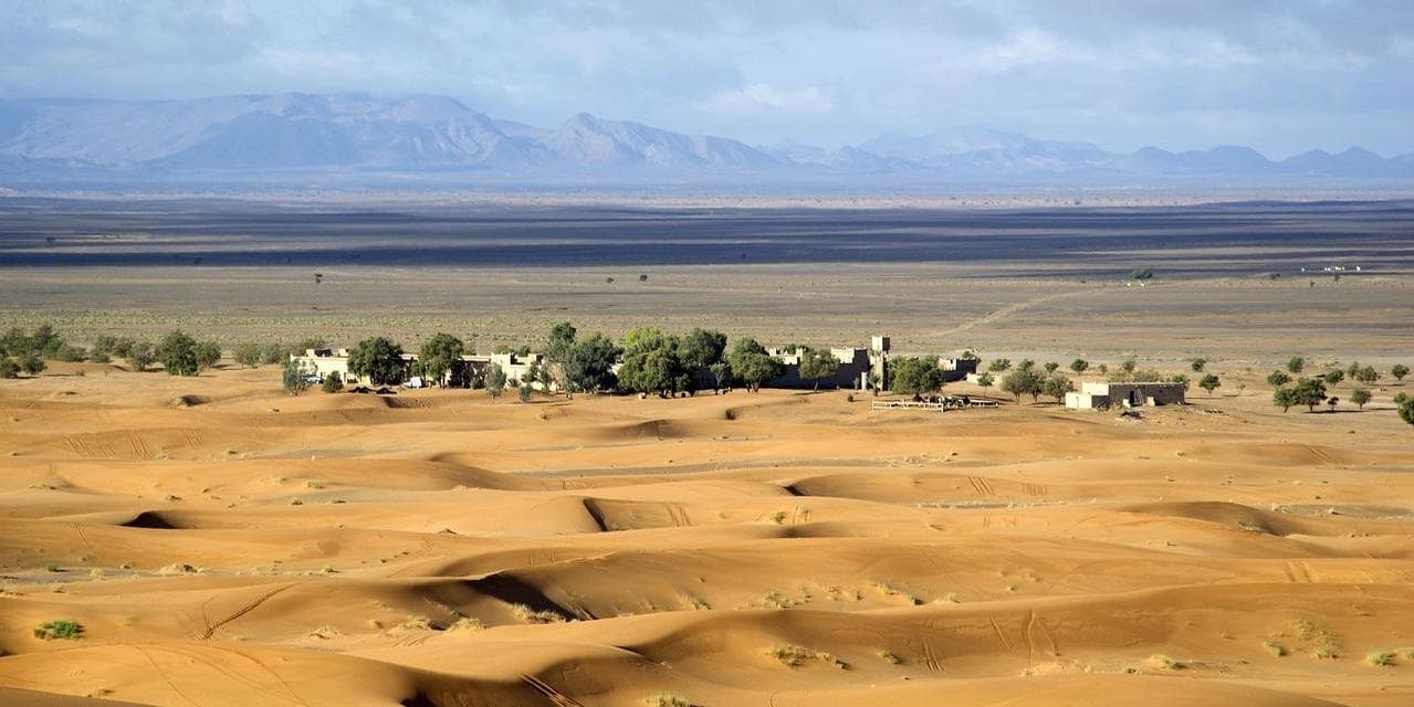 Jour 2 : Marrakech – Zagora – Erg Lihoudi