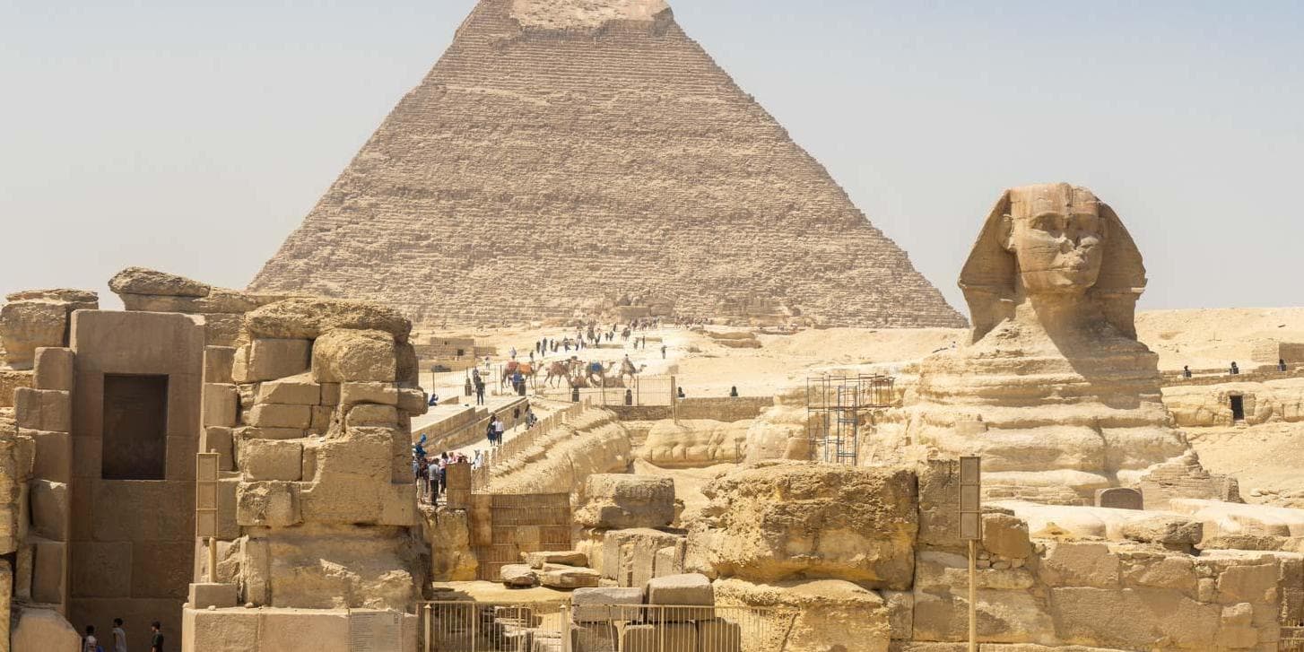 DIA  CAIRO – PIRÂMIDES – MESQUITA DE ALABASTER – MUSEU DE ANTIGUIDADES (café - almoço)