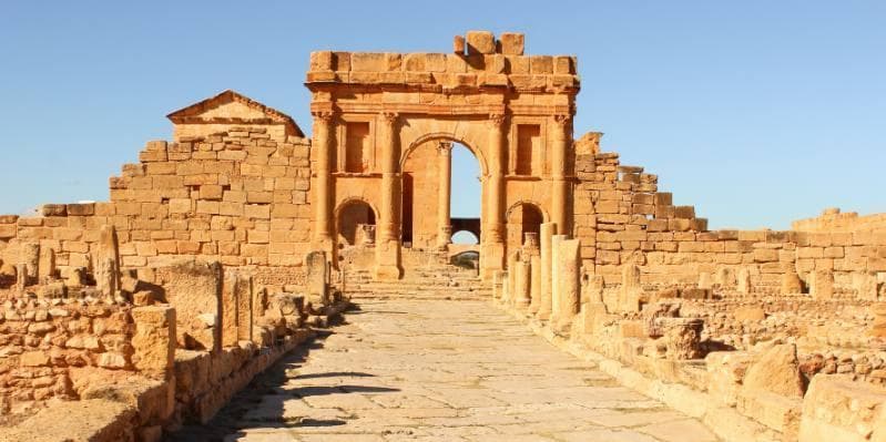 Jour 3 : Ksar Ghilane-Tozeur -Chebika & Tamerza–Ong Jmel (350 Km)