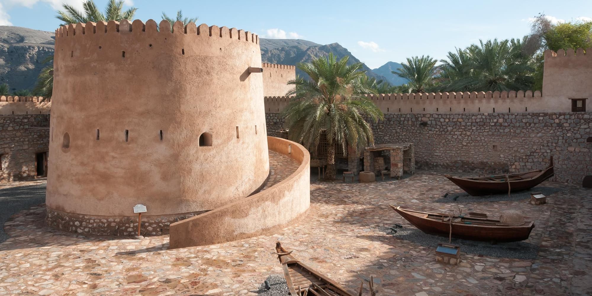 Jour 3 : Mascate – Nizwa – Jabreen –Al Hamra – Nizwa (250 km)