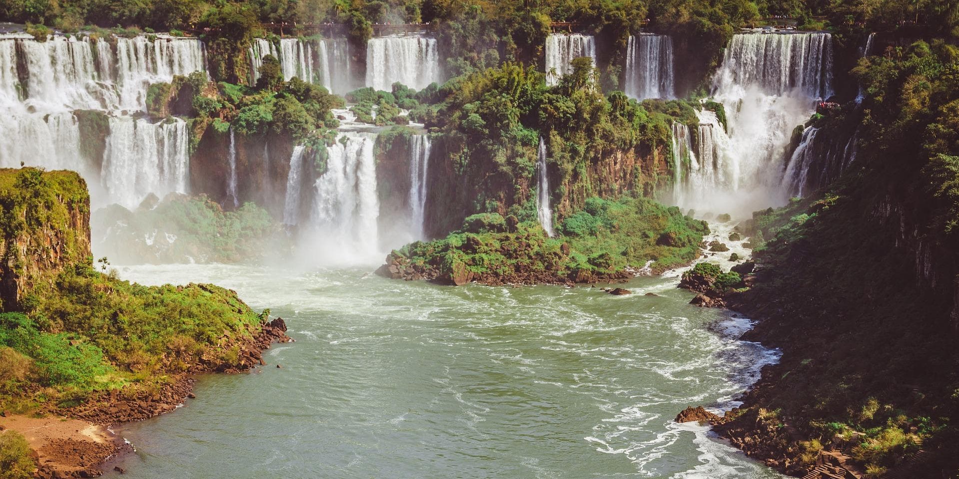 Día 2 - De Buenos Aires a Iguazú: Naturaleza y aventura