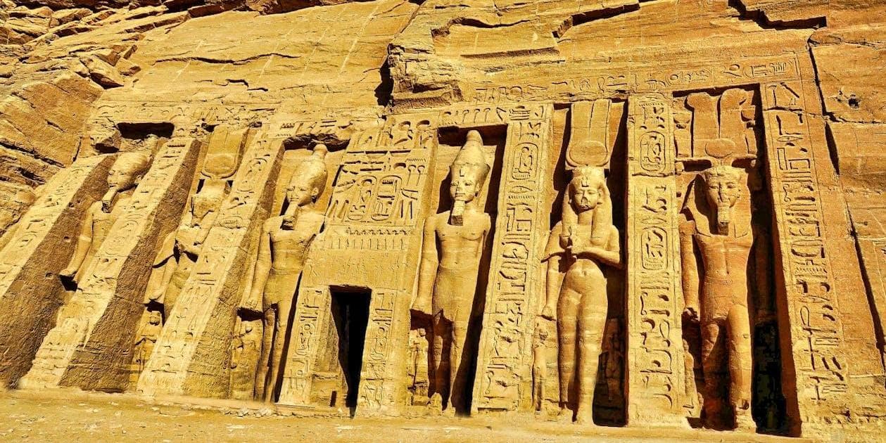 DAY 07 ASWAN - ABÚ SIMBEL.