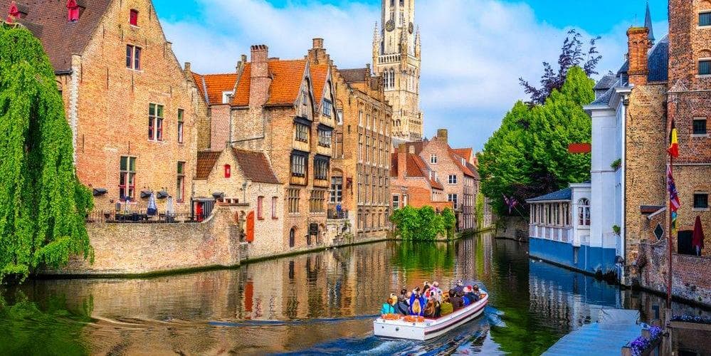 DÍA 04 PARÍS – BRUJAS – BRUSELAS (BUS 400 KM)