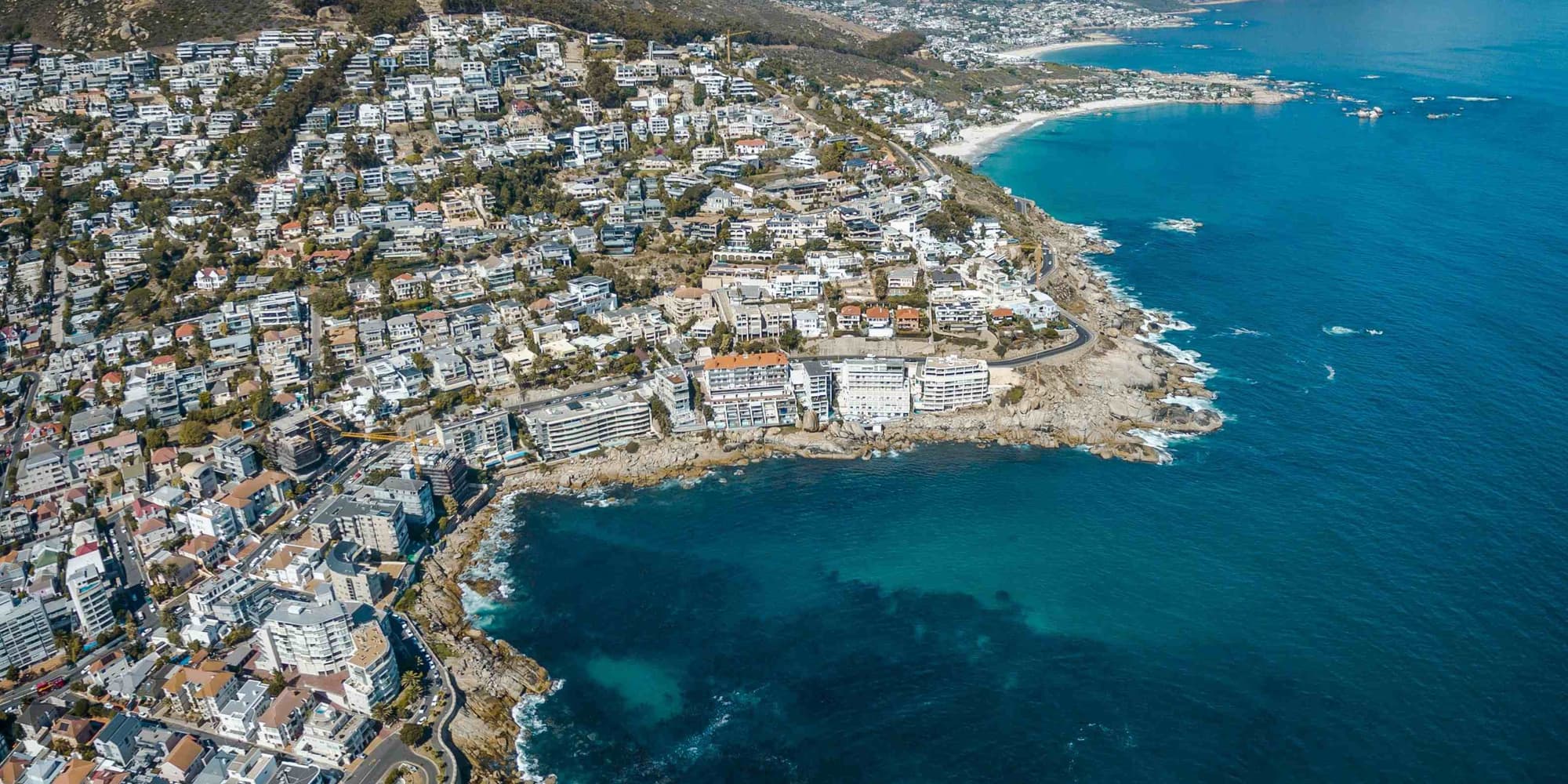 DIA 1: CHEGADA À CIDADE DO CABO – EXPLORAÇÃO E VIDA NOTURNA