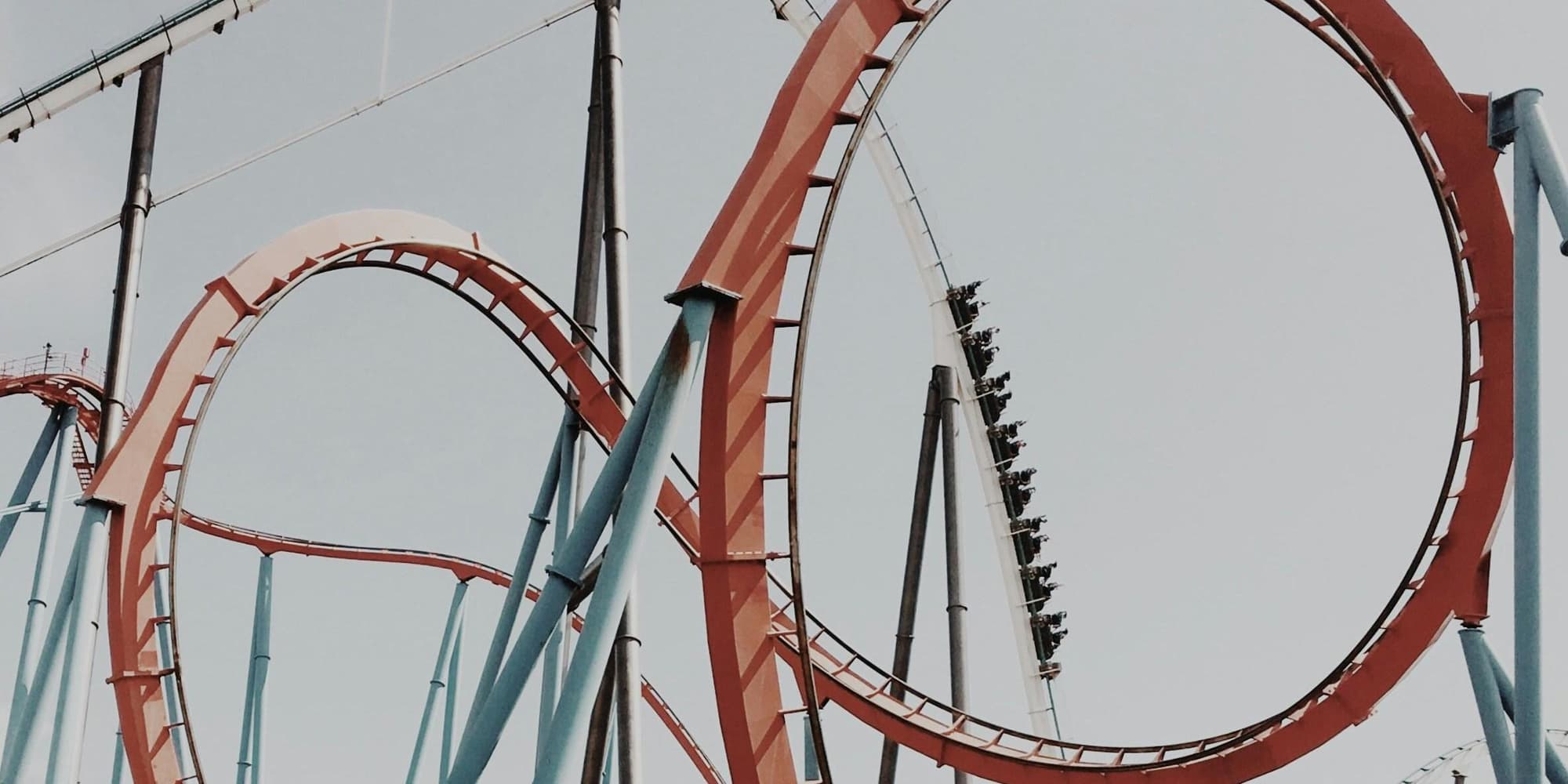 JOUR 2 : PORTAVENTURA EXPERIENCE : ENTRE MONTAGNES RUSSES, SPECTACLES ET SAVEURS DU MONDE