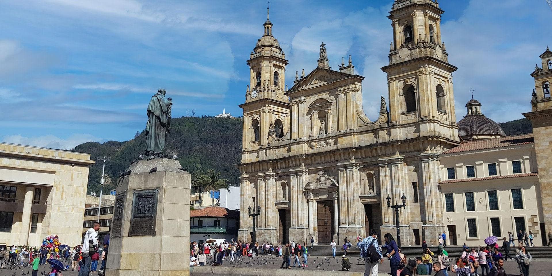Dia 4. Medellín e Bogotá - Traslado de partida e traslado de chegada 