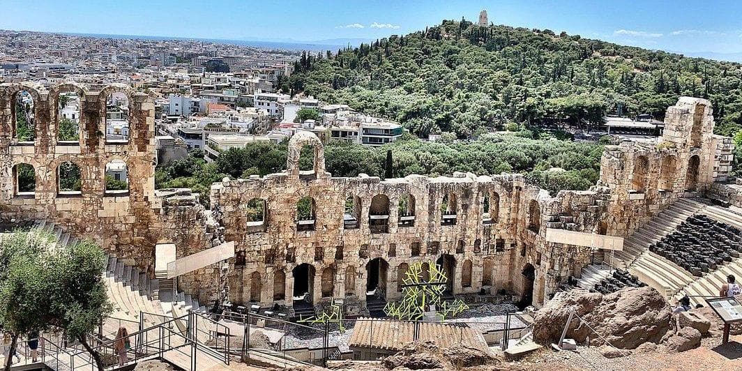 Día 3: Lunes - Atenas (Puerto de Lavrion) 13:30 horas / MYKONOS 18:00h horas - 23:00 horas (D,A,C) 