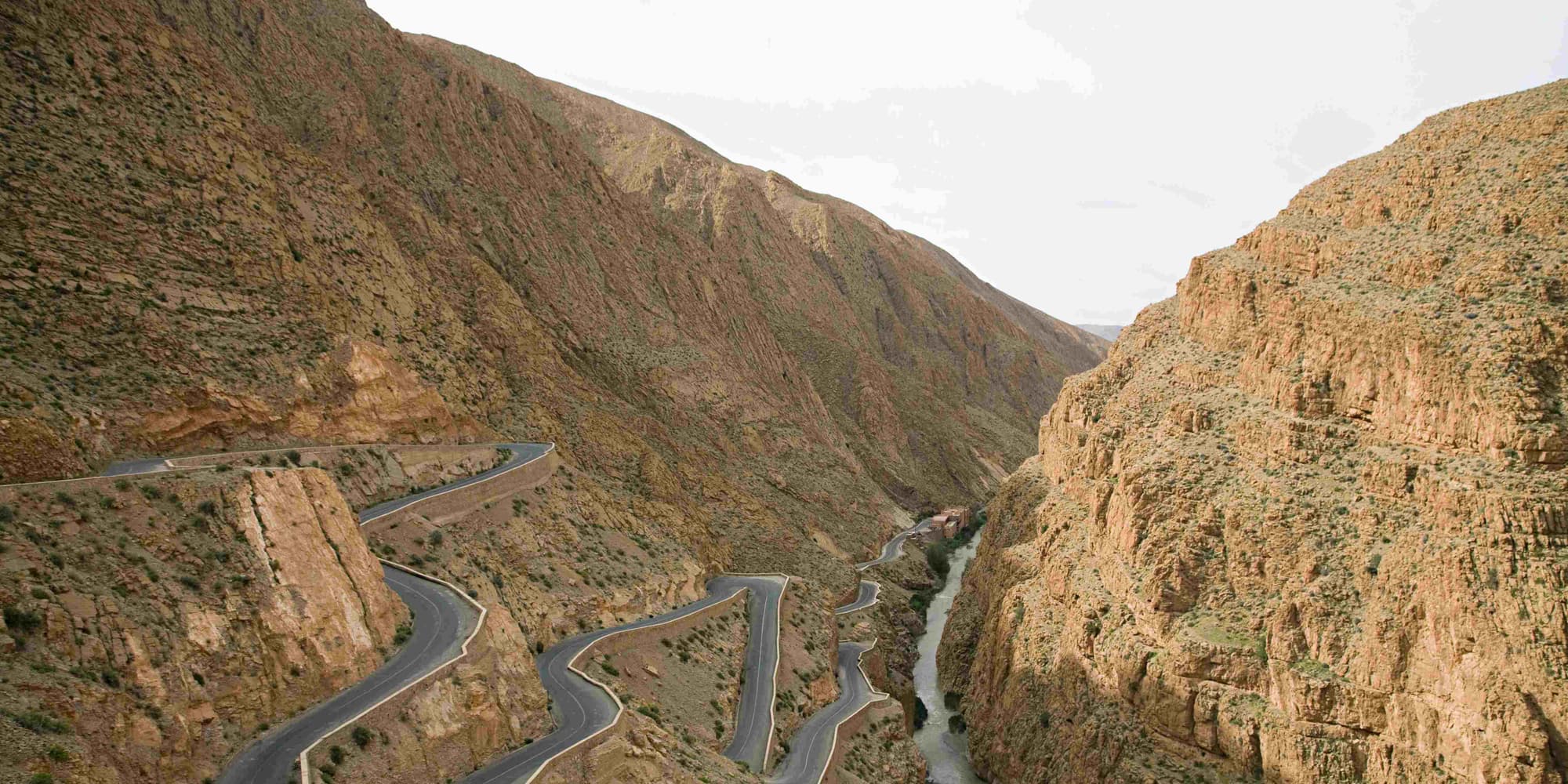 Giorno 6: Merzouga – Tinghir - Gole Del Todra - Boumalne (292 km/ c.a. 5 ore)