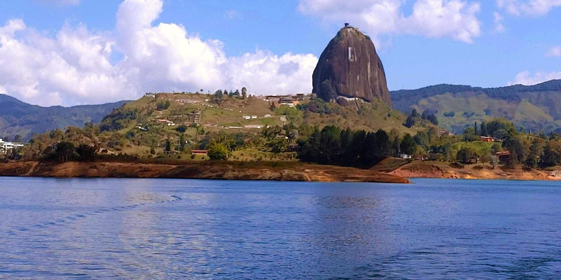 Dia 3. Medellín - Tour a Guatapé y Piedra del Peñol 