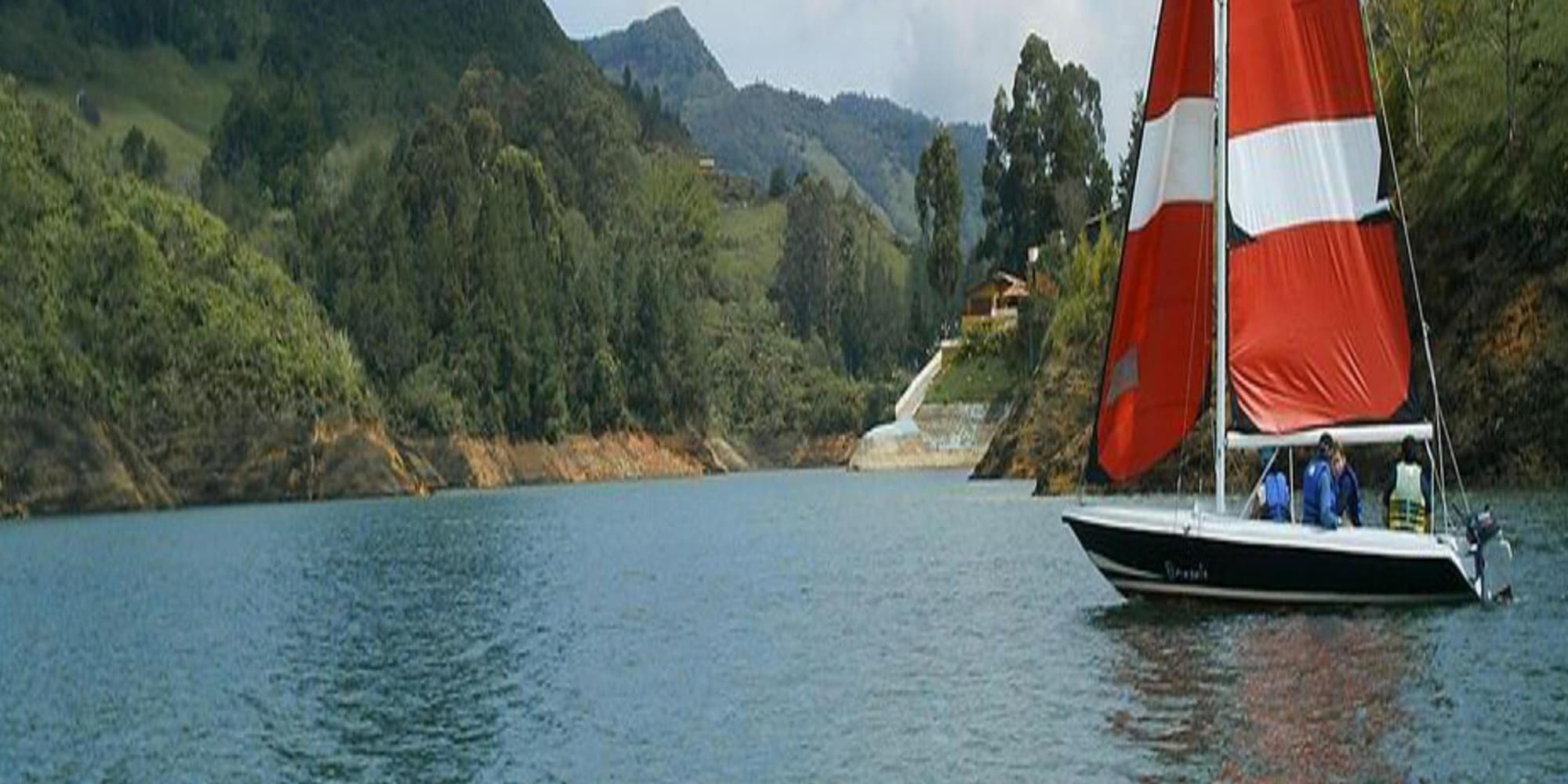 DIA 9. (Domingo, 4 de janeiro de 2026) MEDELLÍN – VISITA A EL PEÑOL E GUATAPÉ 