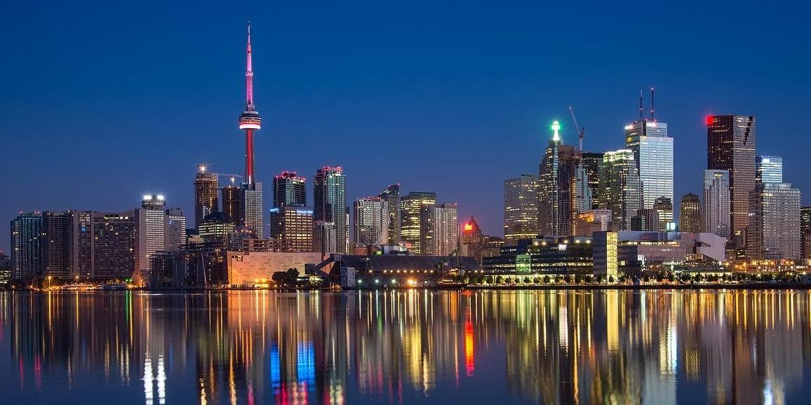 GIORNO 2: (Giovedì) NIAGARA FALLS - TORONTO - NIAGARA FALLS 