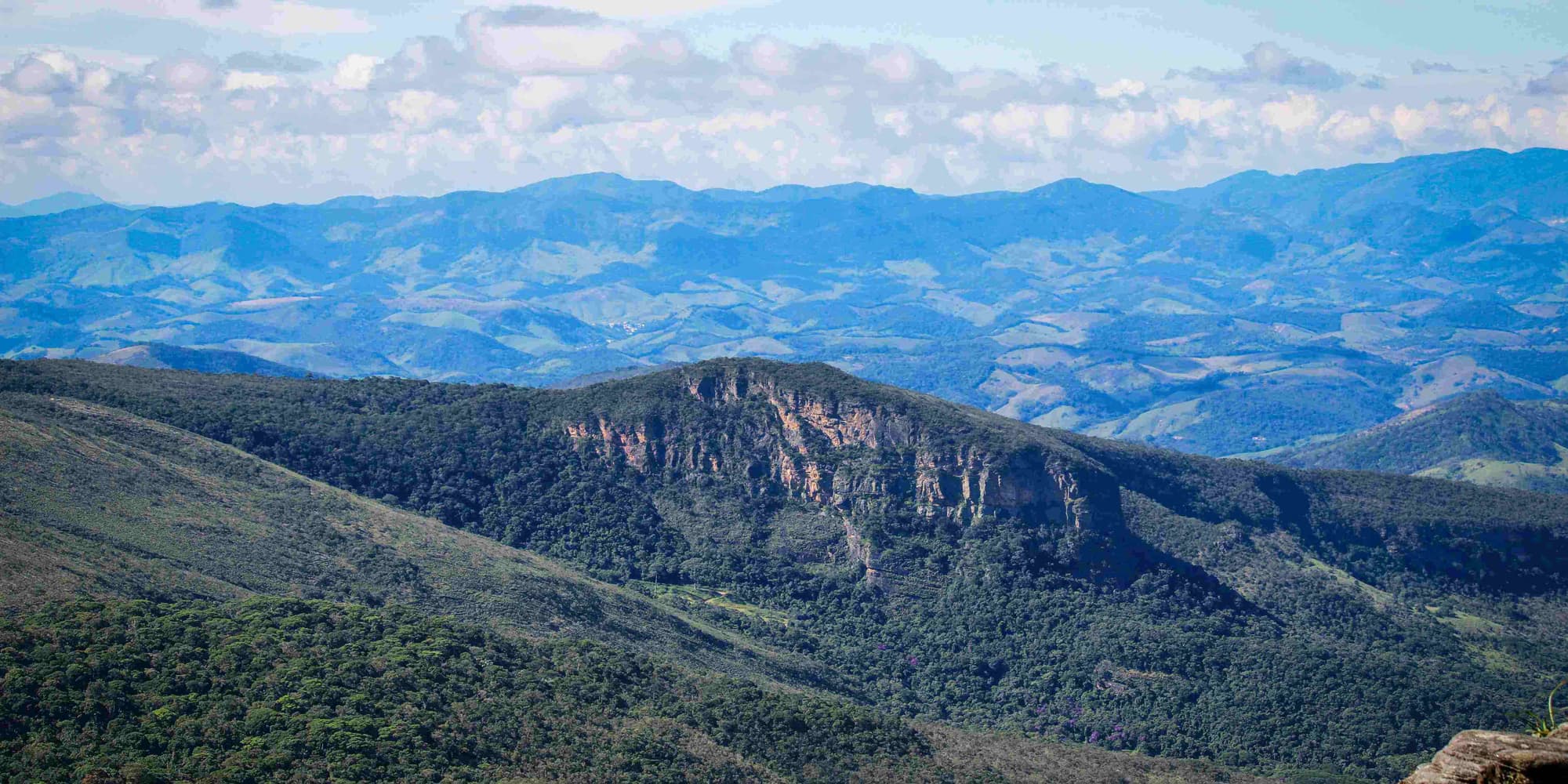 DIA 3: EXCURSÃO ÀS MONTANHAS AZUIS – PAISAGENS E RELAXAMENTO