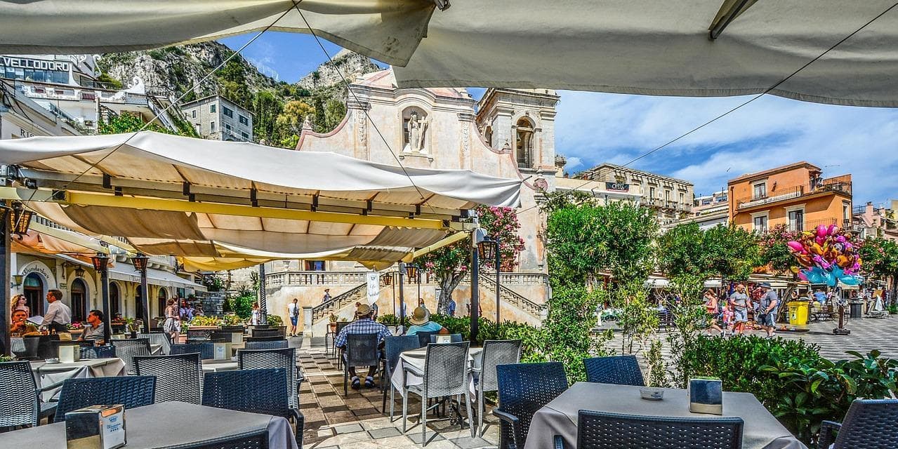 9° Giorno - Domenica: TAORMINA (Pernottamento a Taormina)