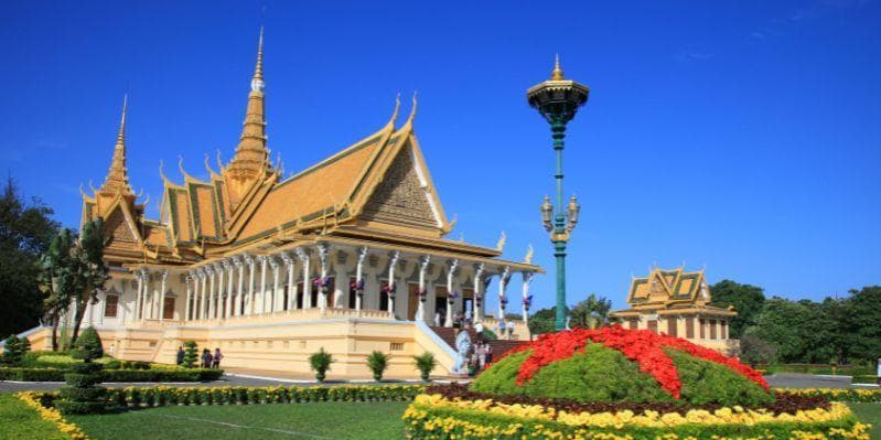 PHNOM PENH / SIEM REAP