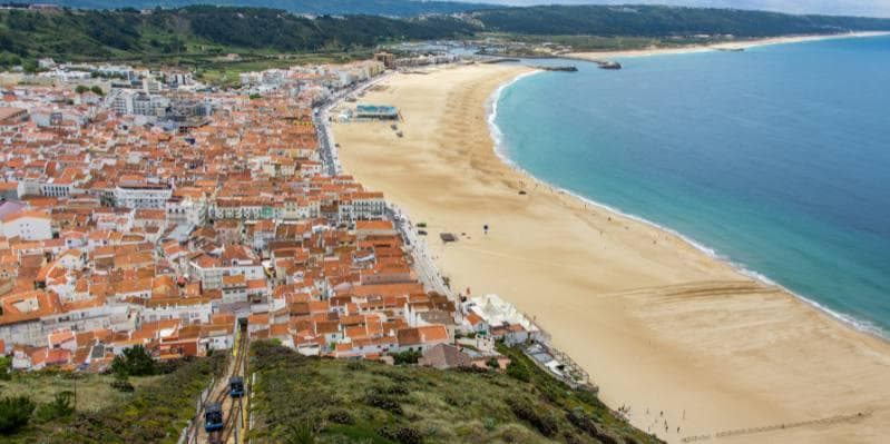 Jour 2 : Obidos – Alcobaça – Nazaré – Batalha – Figueira da Foz ou région (230 km)