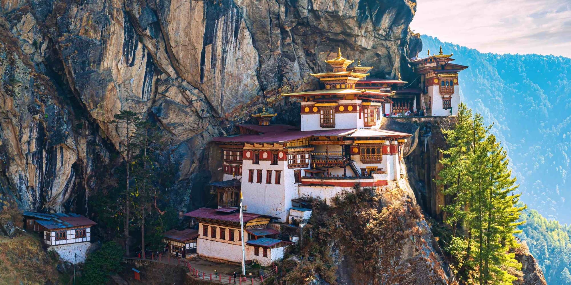 Dia 11 | Paro, ascenso al mítico Nido del Tigre 