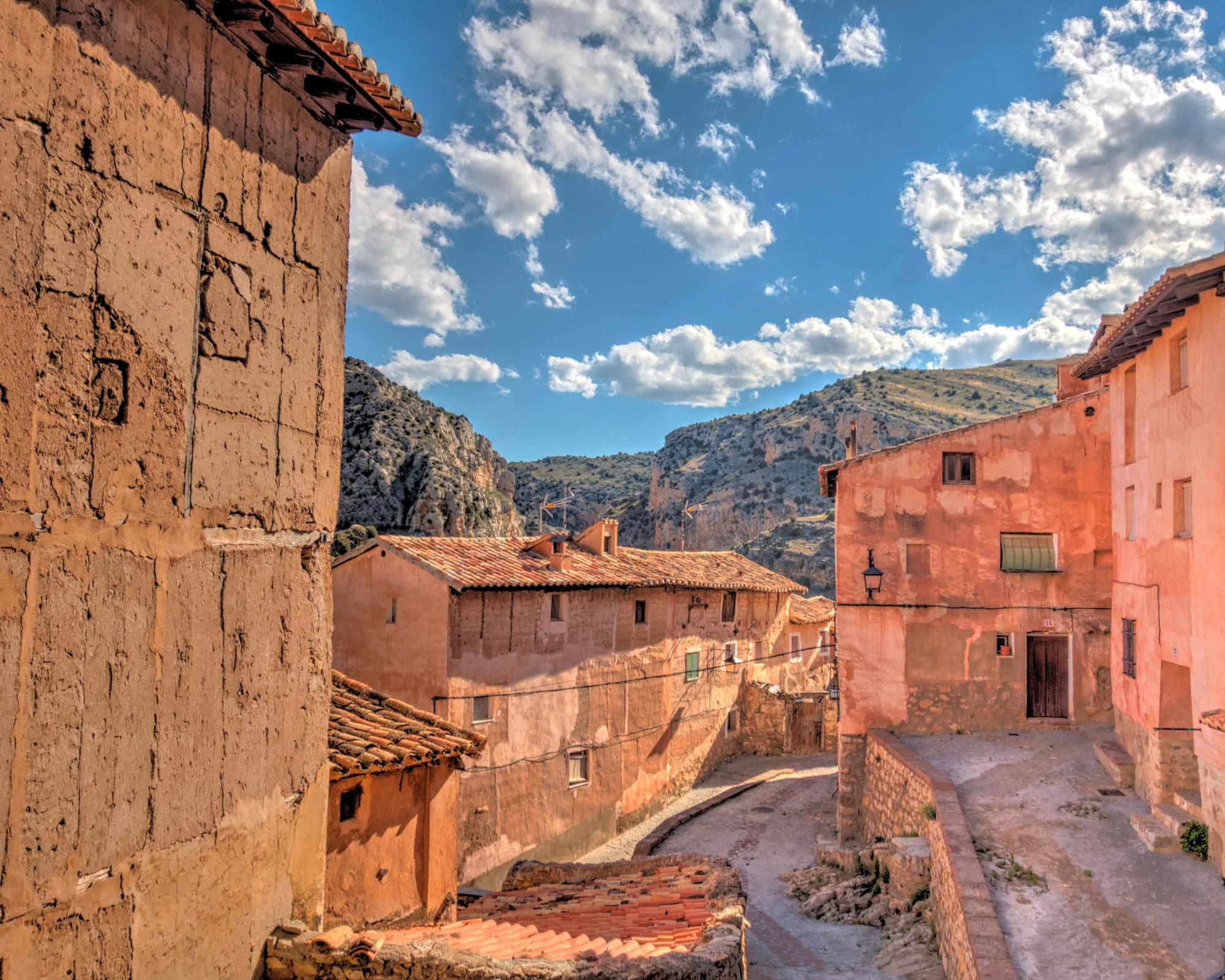 بينارويا دي تاستافينس, إسبانيا