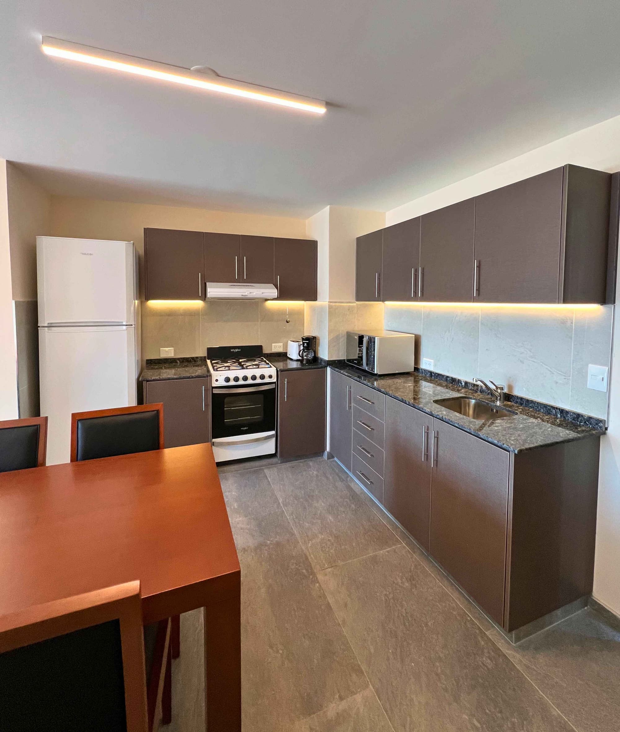 Huinid Pioneros Aparts, 