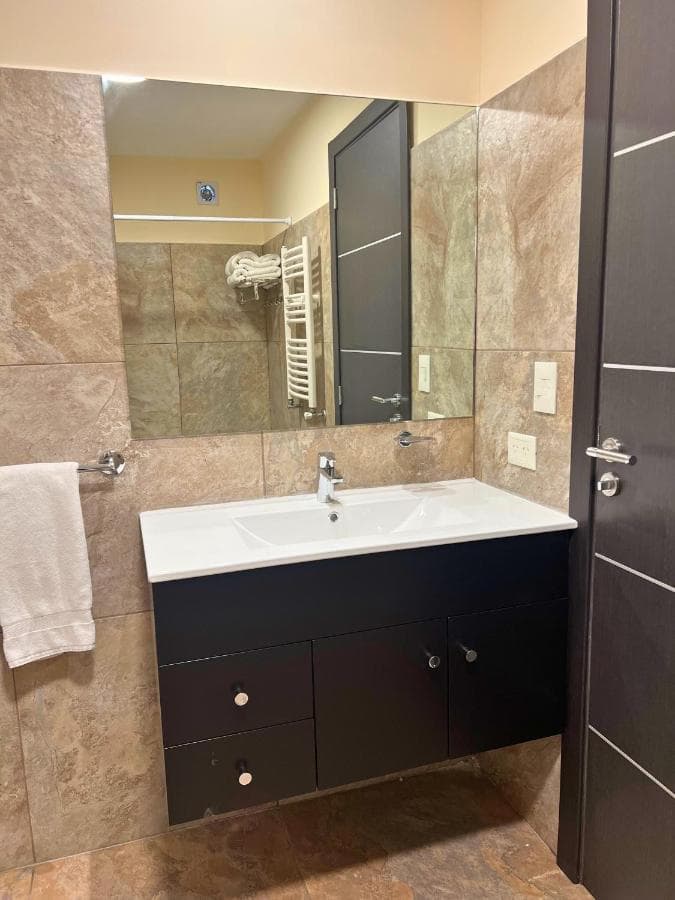 Huinid Pioneros Aparts, 