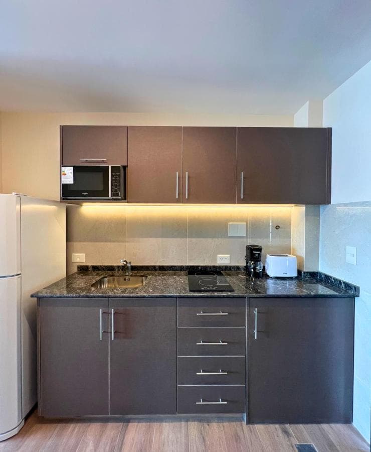 Huinid Pioneros Aparts, 