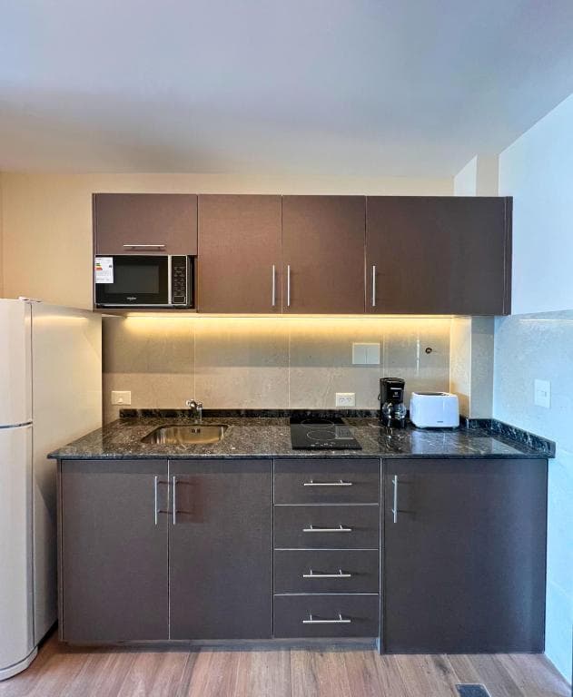 Huinid Pioneros Aparts, 