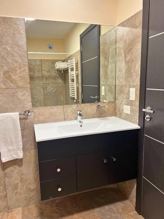 Huinid Pioneros Aparts, 