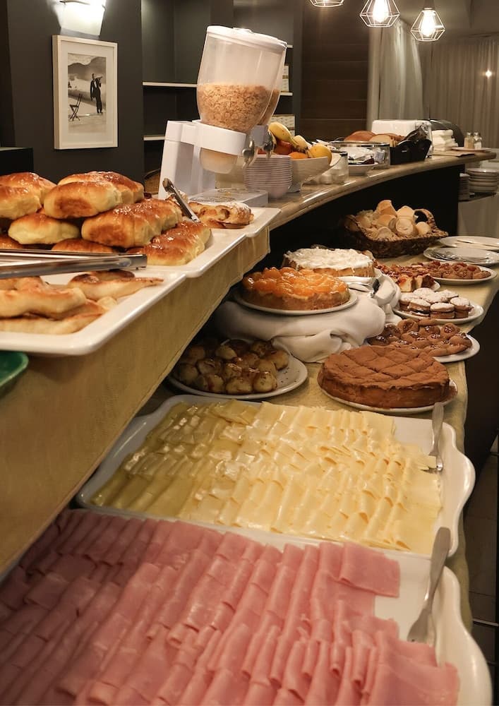 Gran Hotel Buenos Aires, Breakfast meal
