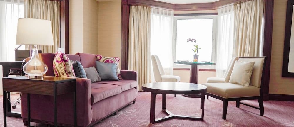 Diamond Hotel Philippines, Room