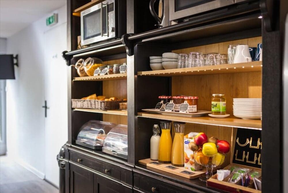 Hôtel d'Orsay, Breakfast buffet