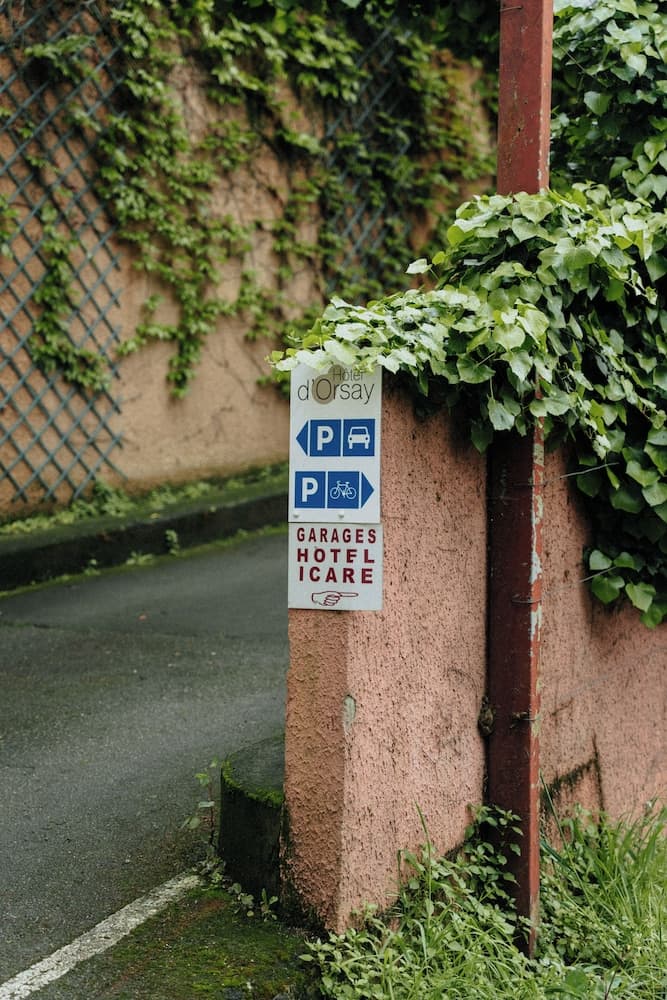 Hôtel d'Orsay, Parking