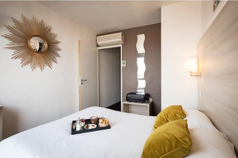 Hôtel d'Orsay, Room