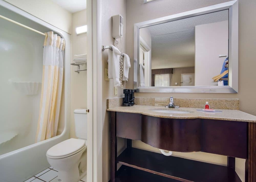 Econo Lodge Garner - Raleigh, Room