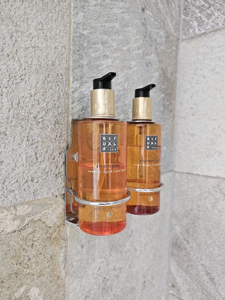 Hotel Rohan, Bathroom