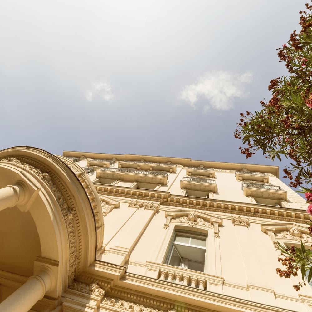 Hôtel Vendôme, Front of property