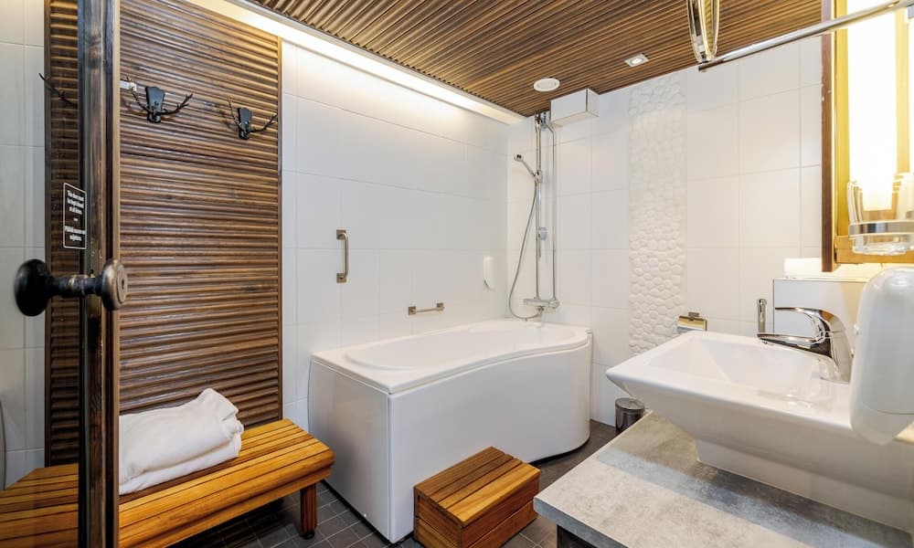 Santa's Hotel Santa Claus, Bathroom