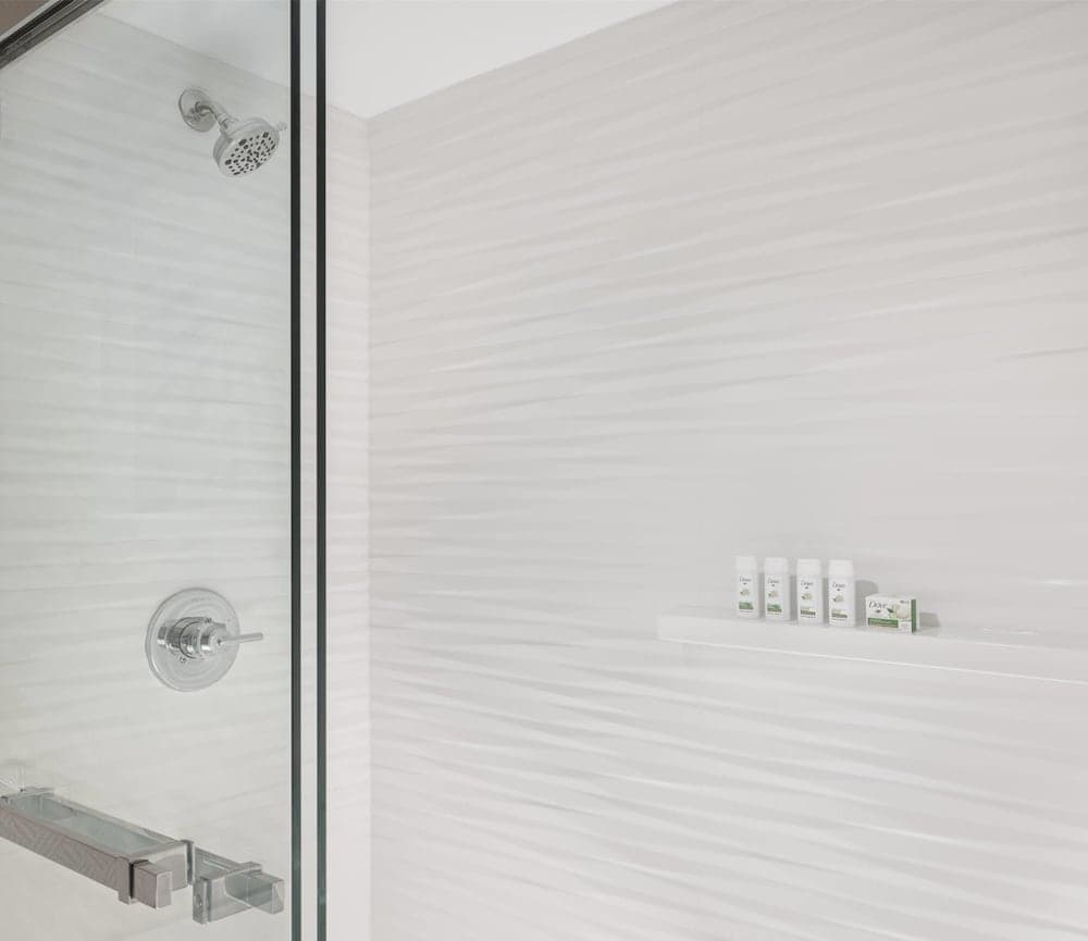 Ramada Plaza Resort & Suites by Wyndham Orlando Intl Drive, Bathroom