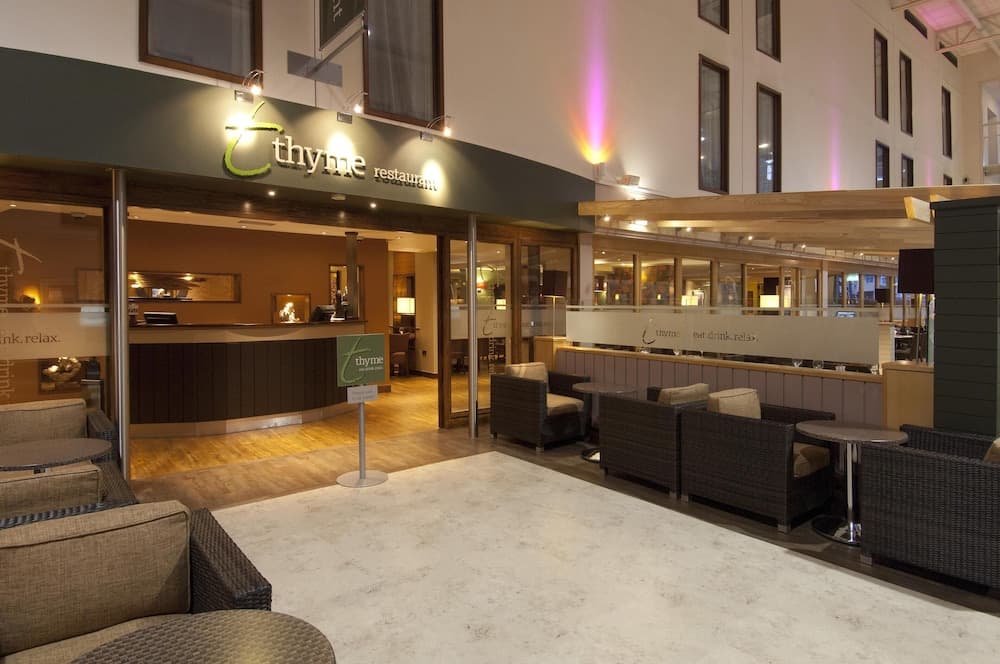 Premier Inn London Heathrow Airport T2 & T3 - Bath Road, Lobby