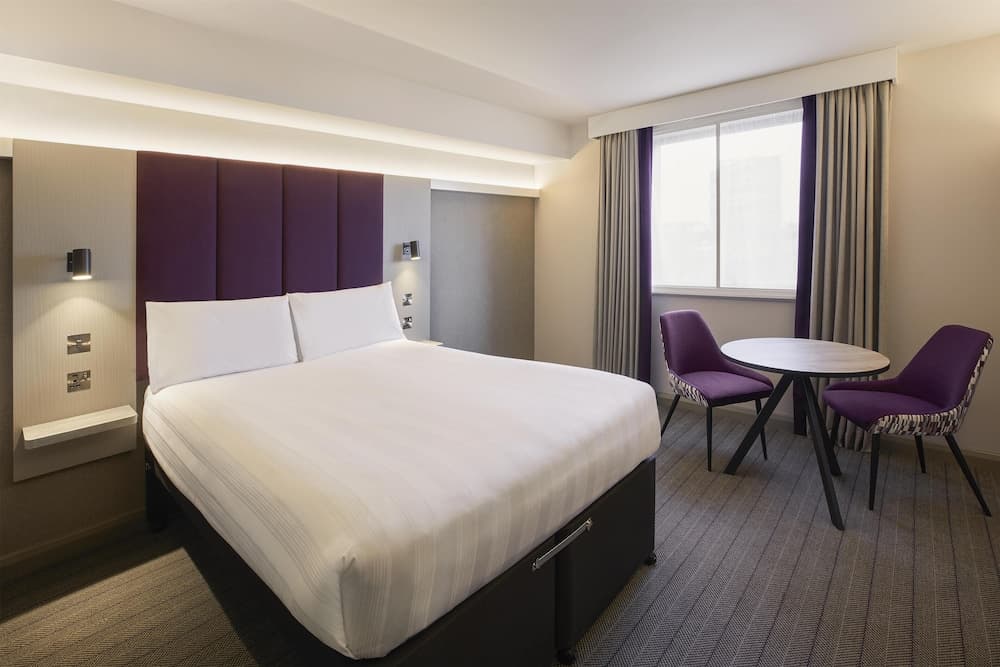 Premier Inn London Heathrow Airport T2 & T3 - Bath Road, Room