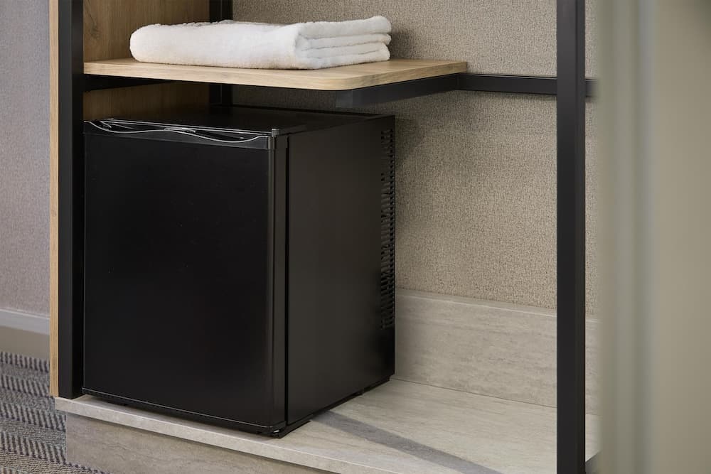 Premier Inn London Heathrow Airport T2 & T3 - Bath Road, Room amenity