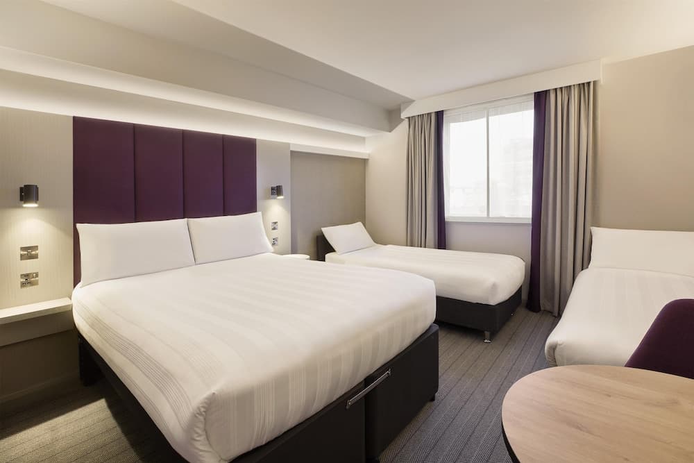 Premier Inn London Heathrow Airport T2 & T3 - Bath Road, Room