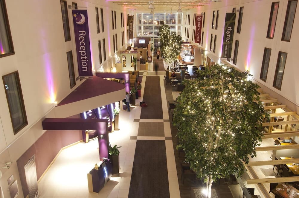 Premier Inn London Heathrow Airport T2 & T3 - Bath Road, Lobby