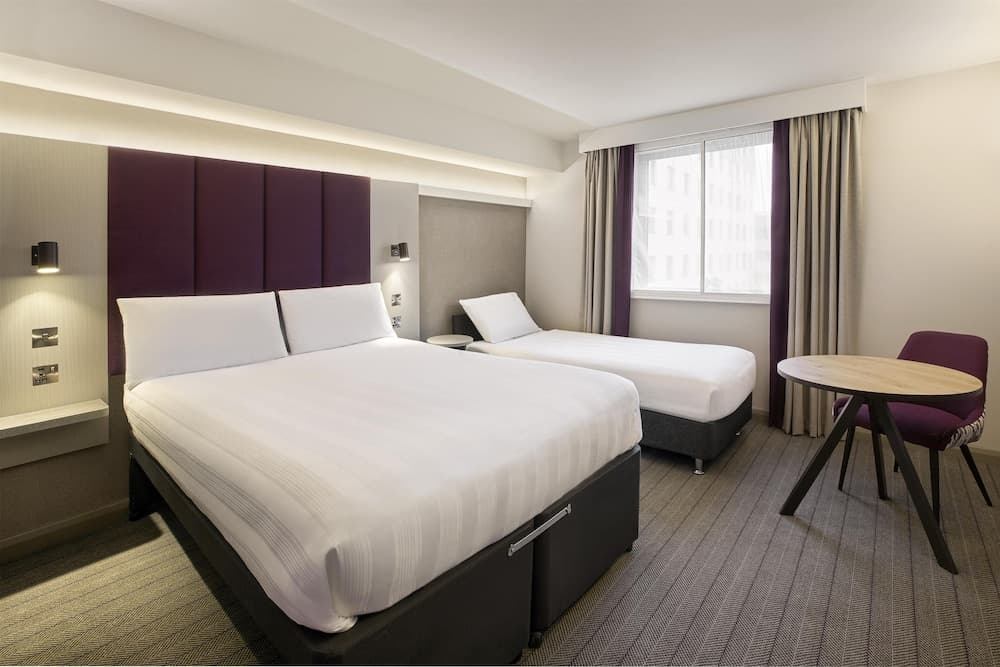 Premier Inn London Heathrow Airport T2 & T3 - Bath Road, Room