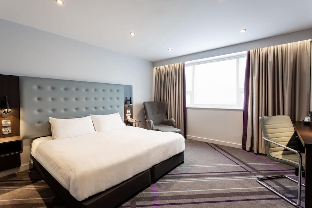 Premier Inn London Heathrow Airport T2 & T3 - Bath Road, Room
